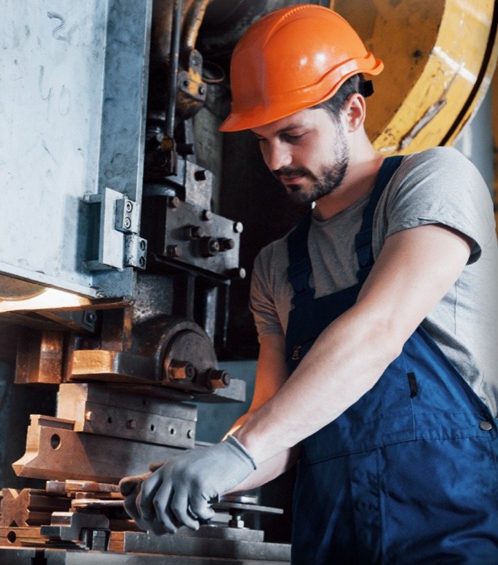 Técnico em manutenção de equipamento industrial